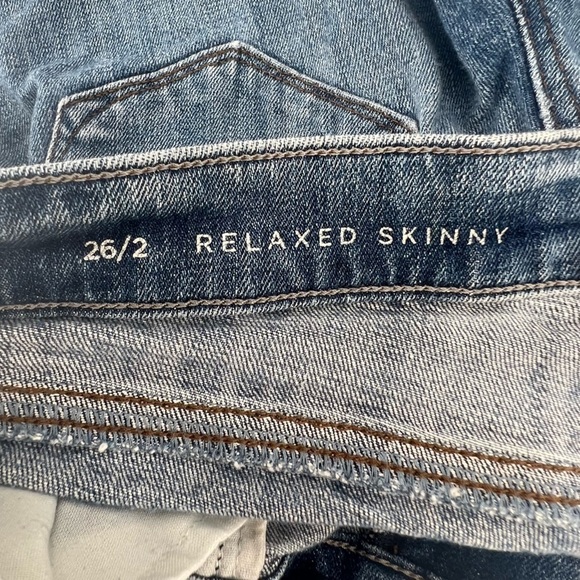 Ann Taylor Loft Relaxed Skinny Distressed Jeans Size 26 Women’s - Picture 4 of 6